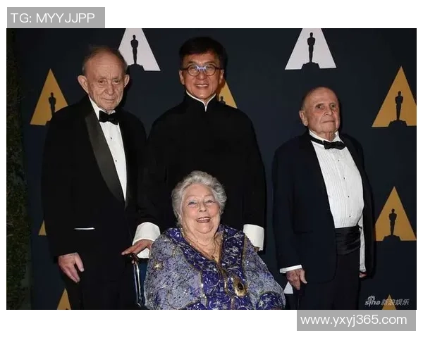 成龙与足球球星合作：跨界合作展现体育与娱乐融合新风潮